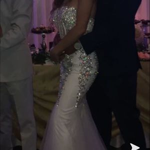 I am selling my prom Jovani prom dress size 0 !!